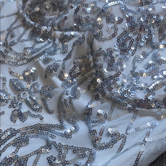 WINDSOR SILVER AND WHITE BODYCON DRESS - Picture 5 of 6